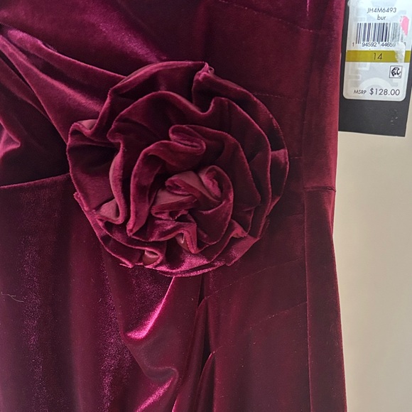 NWT Jessica Howard Burgundy Velvet Sheath Dress - Size 14 - Picture 5 of 5